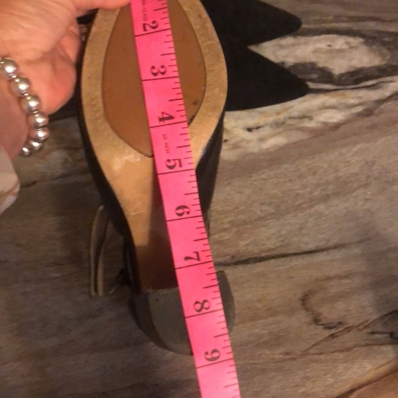 Pebbled leather, cut out, buckle shoe by Clarkes - Picture 7 of 7